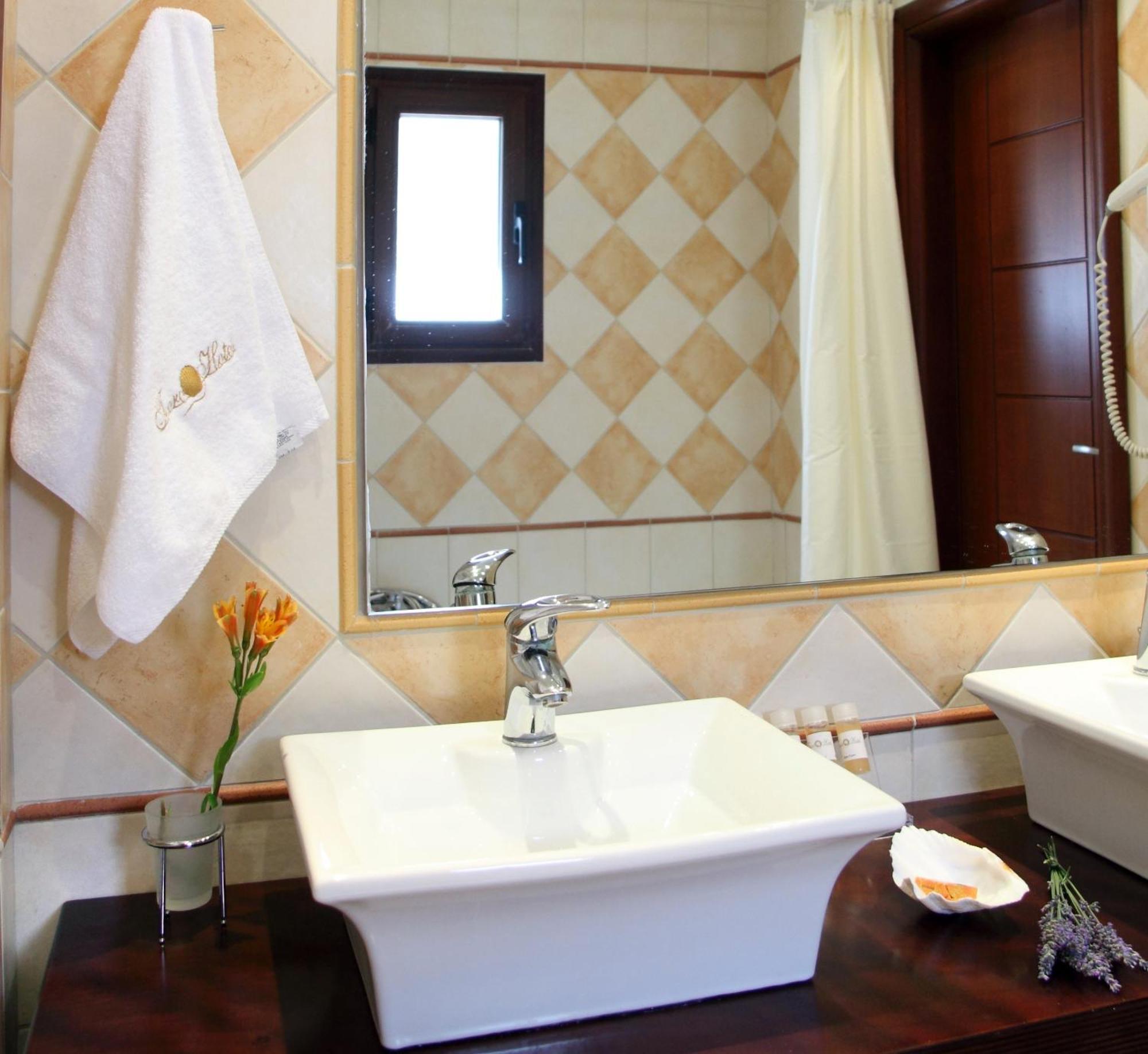 ניקיאנה Hotel Tesoro מראה חיצוני תמונה